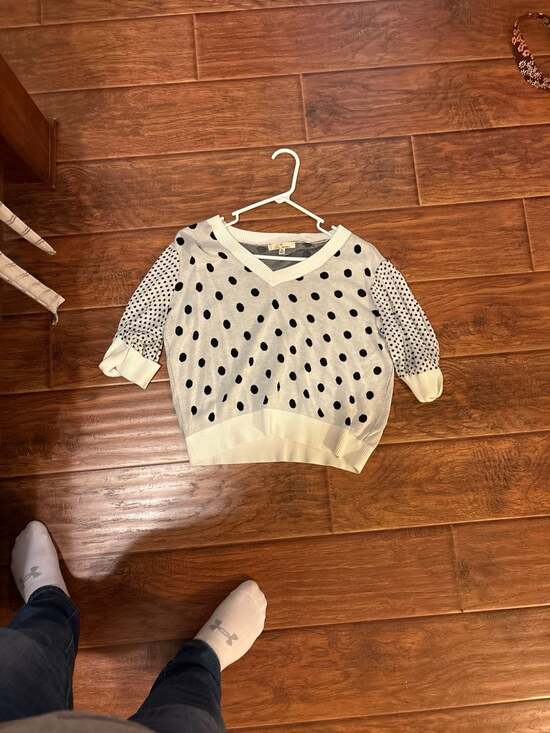 Les Serein Polka Dot V-Neck Short Sleeve Knit Sweater - Picture 1 of 1